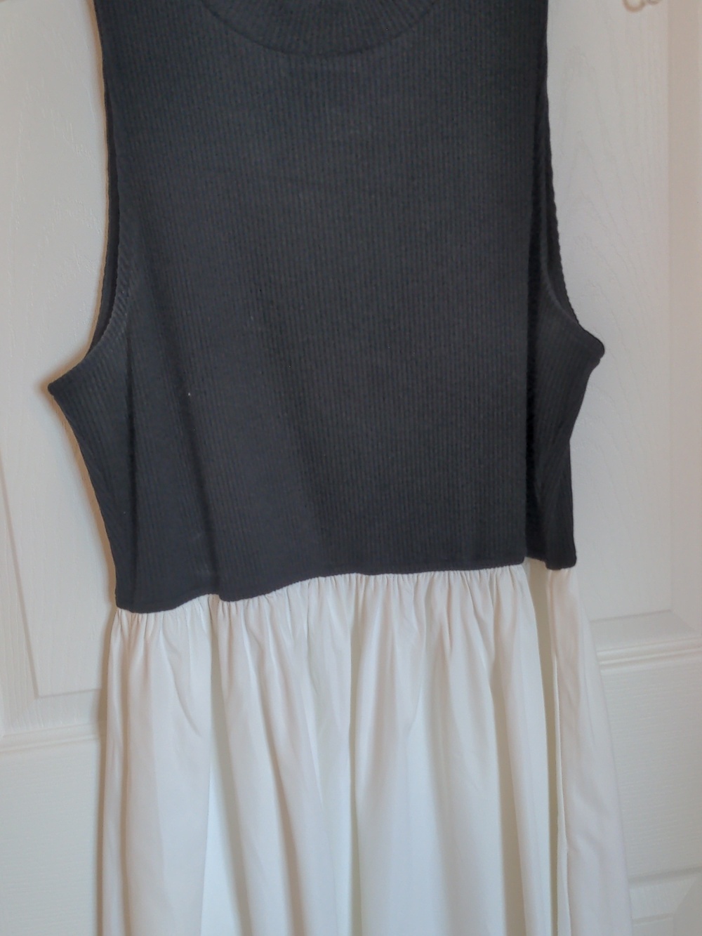 Sleeveless Black Bodice White Skirt Maxi Dress - Picture 3 of 8